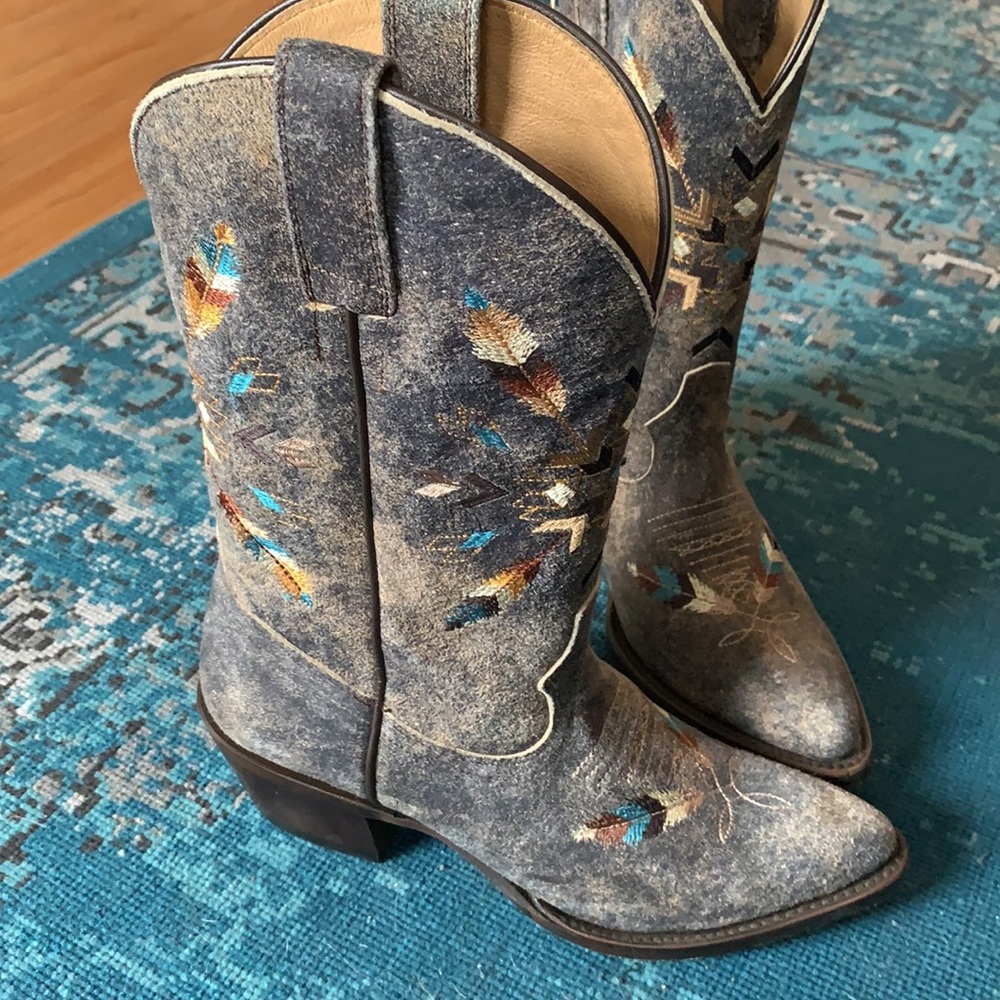 New Shyanne Cowgirl Boots with beautiful design